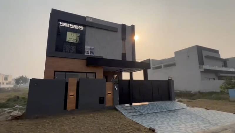 10 Marla Brand New Modern Design House In DHA Phase 7 U Block With 5 Bedrooms &Amp;Amp; Full House Basement Available For Sale 2