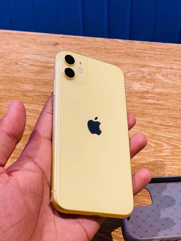 iPhone 11 3