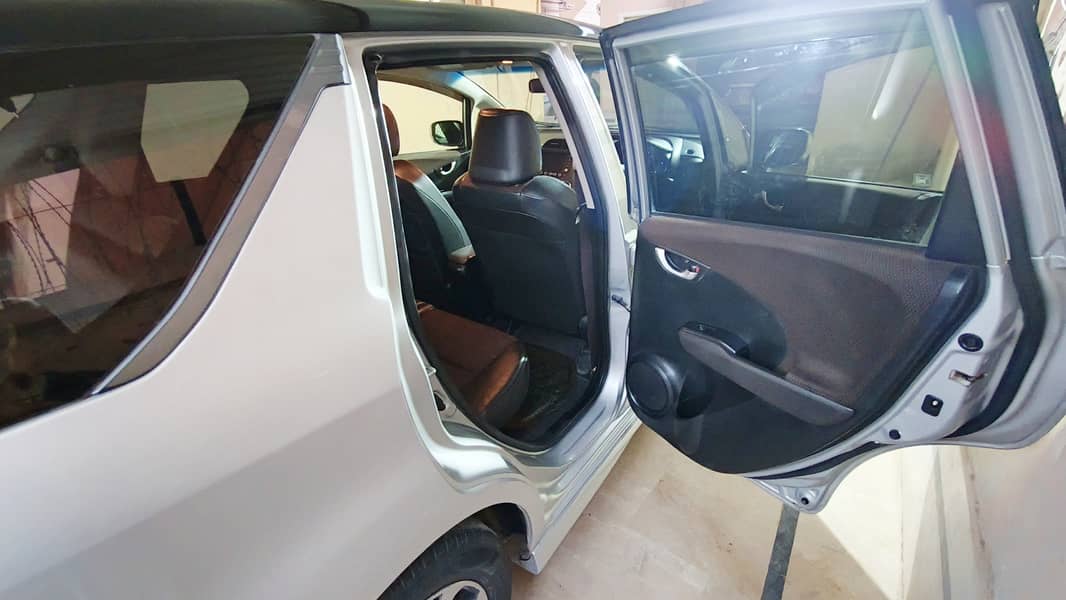 Honda Fit 2012 Shuttle 8