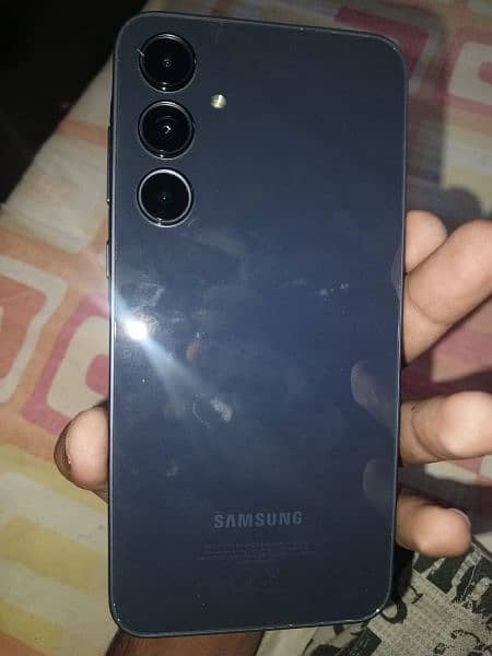 Samsung Galaxy A35 5G box open 3