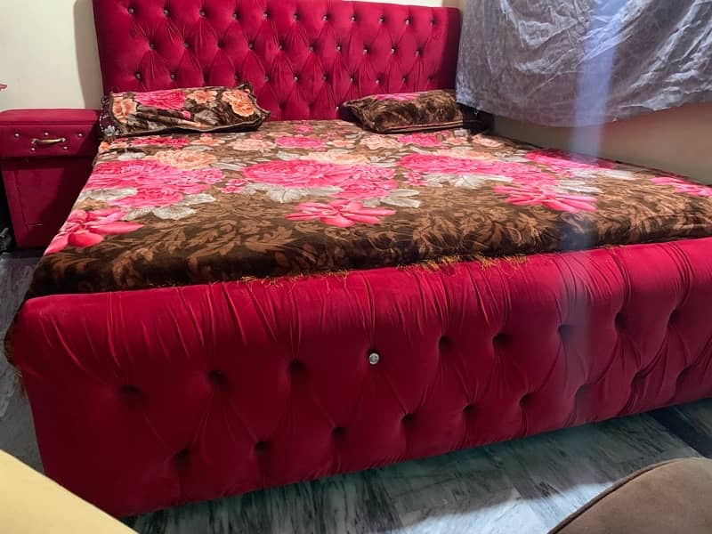 king size bed 2 side tables 2