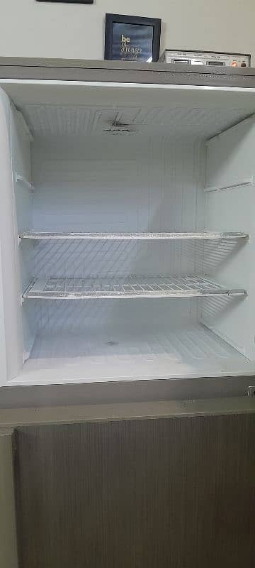 Pel jamboo size fridge in new condition 5