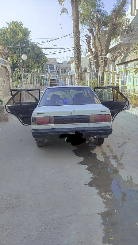 Nissan Sunny 1987 3