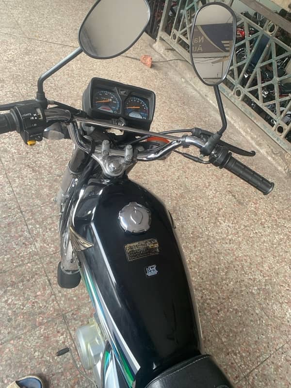 2023 model honda 125 black colour 1