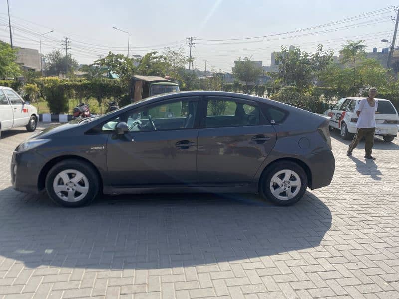 Toyota Prius 11/15 Genuine Car S package Led Edition Urgent Sell 2