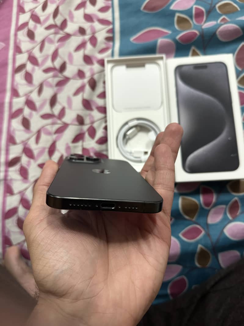 iPhone 15 Pro Max 256GB Black 5