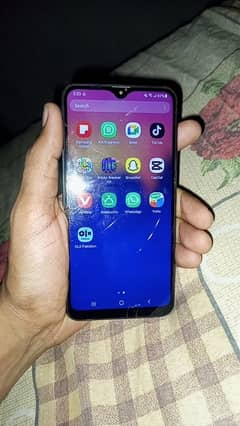 a10 Samsung sim ki pliet nhi hai PTA approved hai glass crack hai