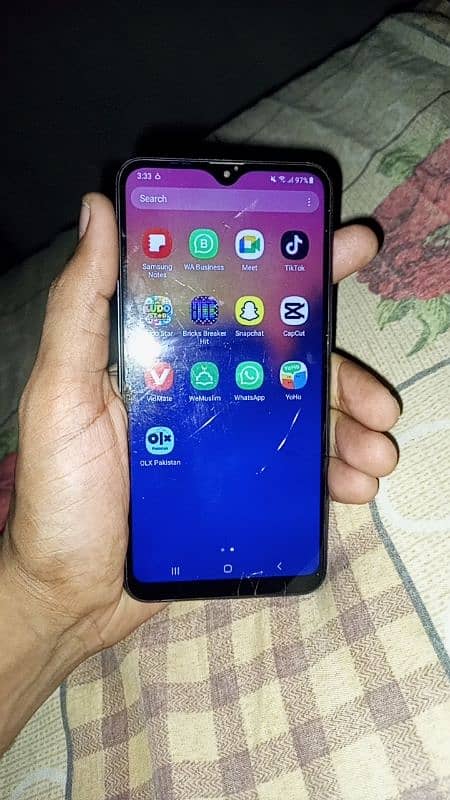 a10 Samsung sim ki pliet nhi hai PTA approved hai glass crack hai 0