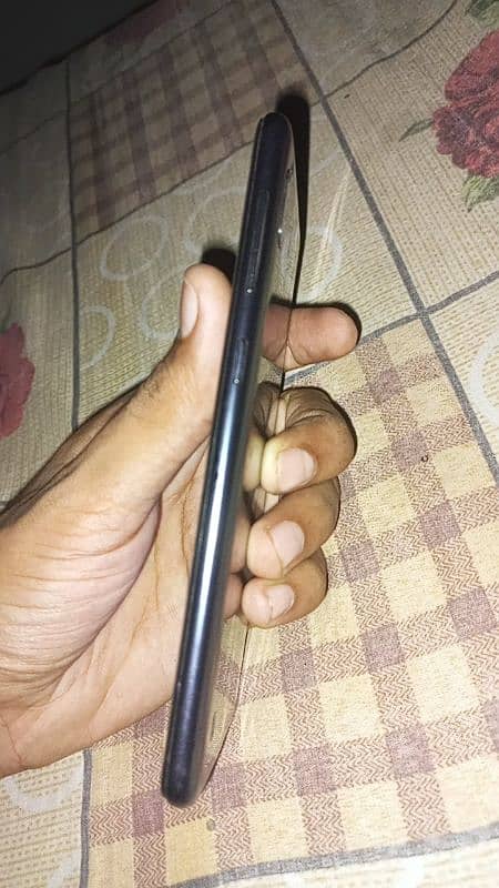 a10 Samsung sim ki pliet nhi hai PTA approved hai glass crack hai 3