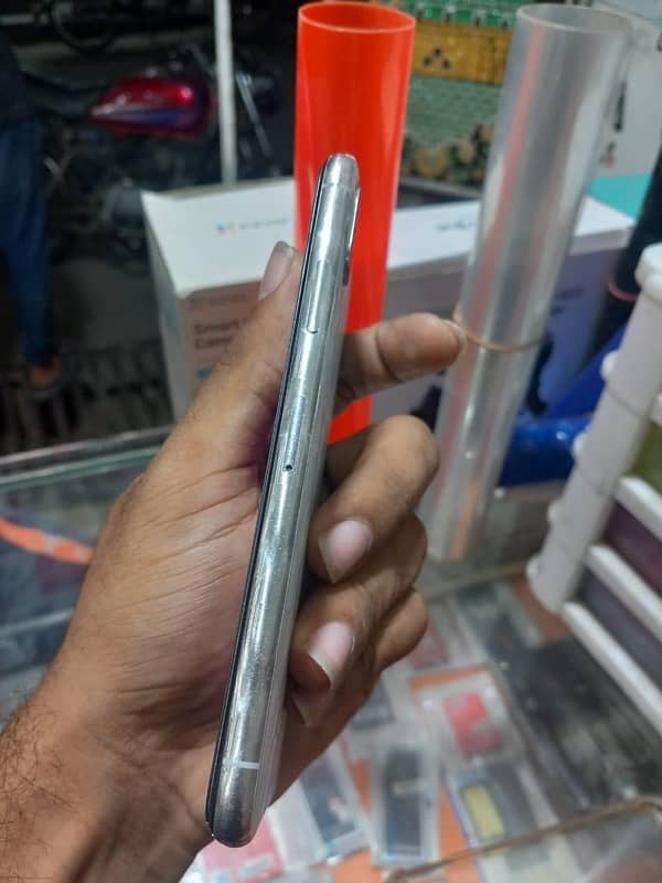 IPhone X pta aproovd 64 Gp back corner brack side sa battery change 0