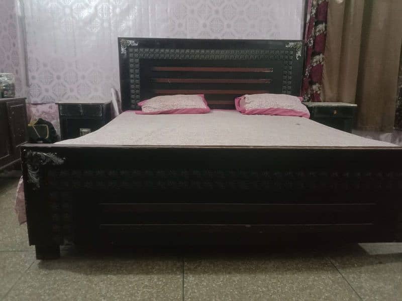 bed with 2 side table and matress 0