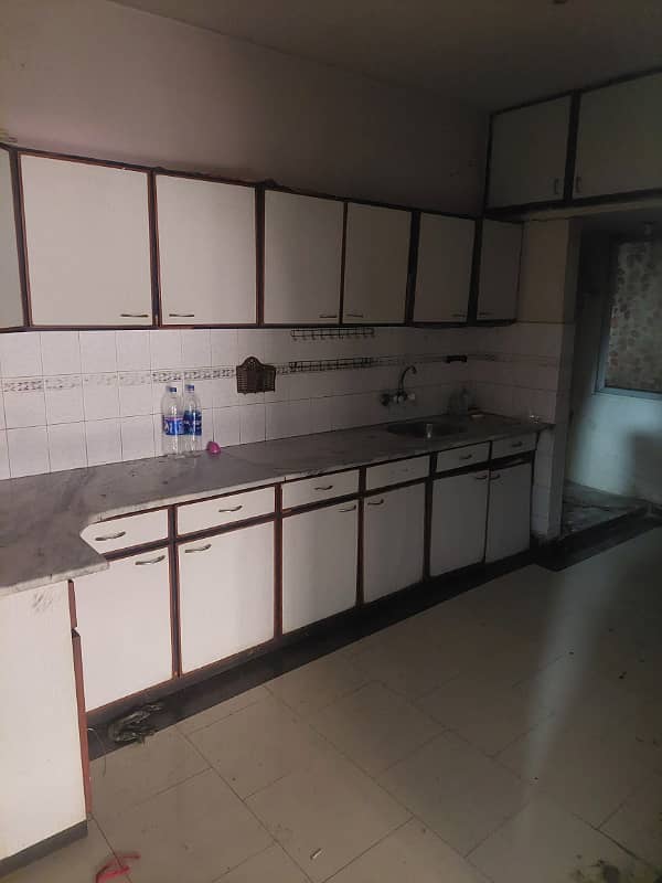 A Flat Of 2200 Square Feet In Gulistan-E-Jauhar - Block 18 8