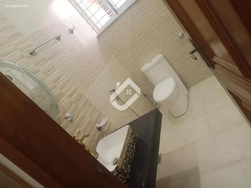 1 kanal house for rent in gulberg for call center software house school setup or any commercial activity and doctor clinic 4