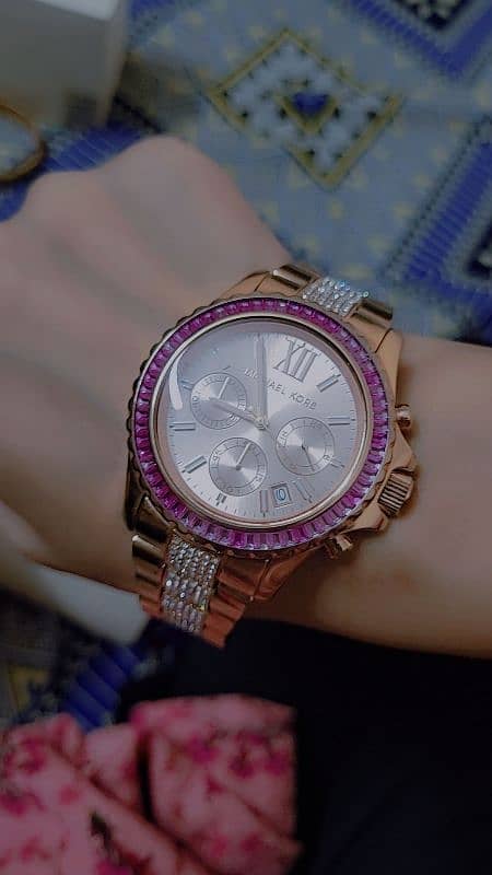 Micheal kors watch woman pink and golden colour 1