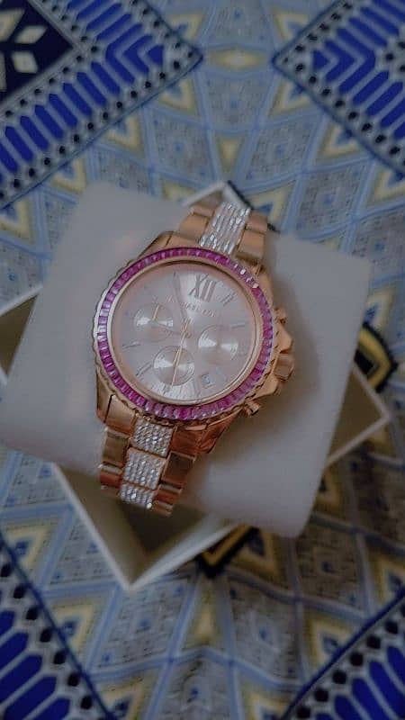 Micheal kors watch woman pink and golden colour 2