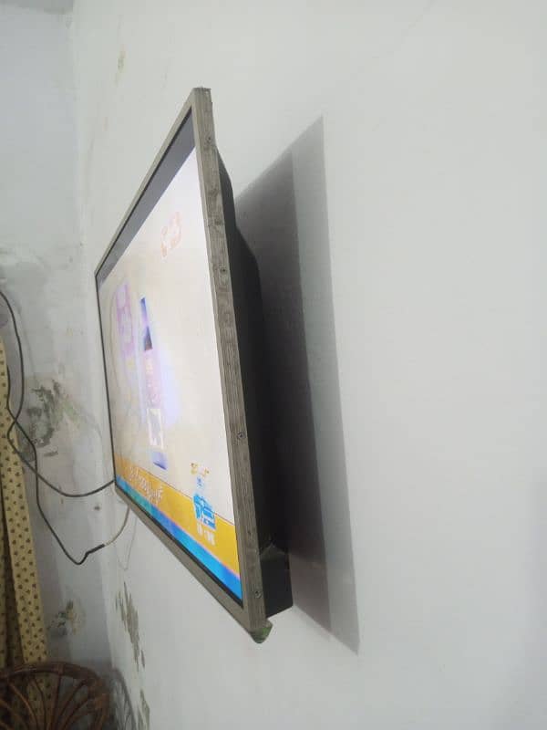 Android LCD tv 32". 8