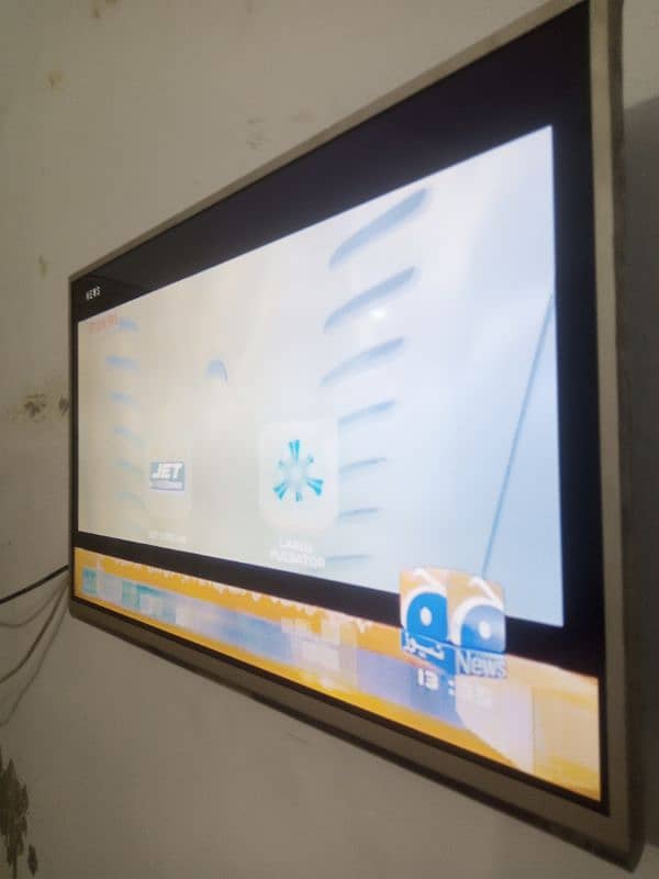 Android LCD tv 32". 10