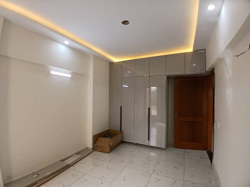 3 BED DRAWING DINNING BRAND NEW WEST OPEN FLAT FOR REN IN KINGS PRESIDENCY JAUHAR 9