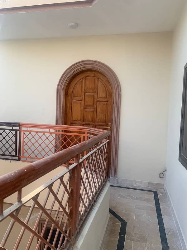 600 SQUARE YARDS FULLY RENOVATED PORTION FOR RENT IN JAUHAR BLOCK 15 12