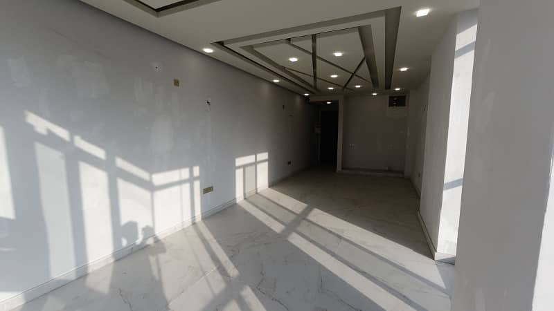 500 SQUARE FEET BRAND NEW COMMERCIAL OFFICE FOR RENT IN JAUHAR 1