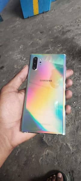 samsung not 10 plus 12gb 256. . . with caharger 1