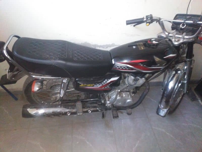 Honda 125 2022 model original tanki tapay bhai available golden chance 0