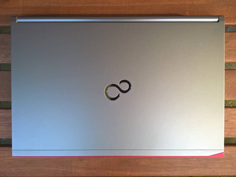 Fujitsu (i7-6th generation) Laptop With 2 GB Graphic Card 2