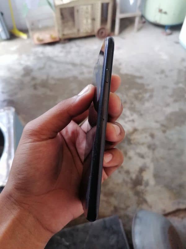 I phone se. . 2020. . back camera off . . non pta. . battery health 79 3