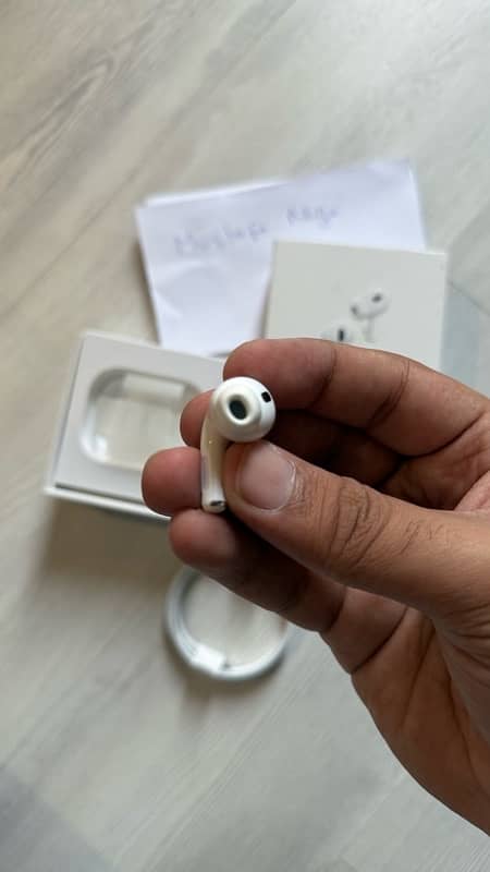 AirPods Pro 2 Lightning Port 1