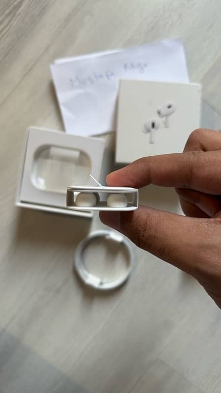 AirPods Pro 2 Lightning Port 3