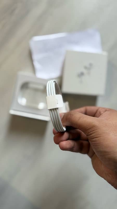 AirPods Pro 2 Lightning Port 4