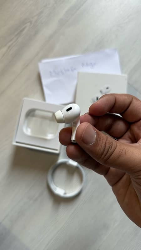 AirPods Pro 2 Lightning Port 5