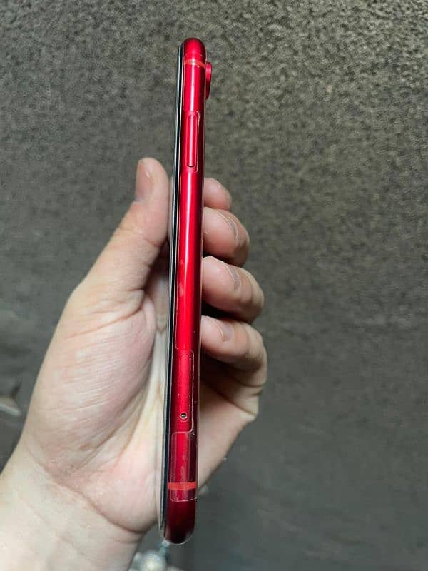 iPhone Xr 4