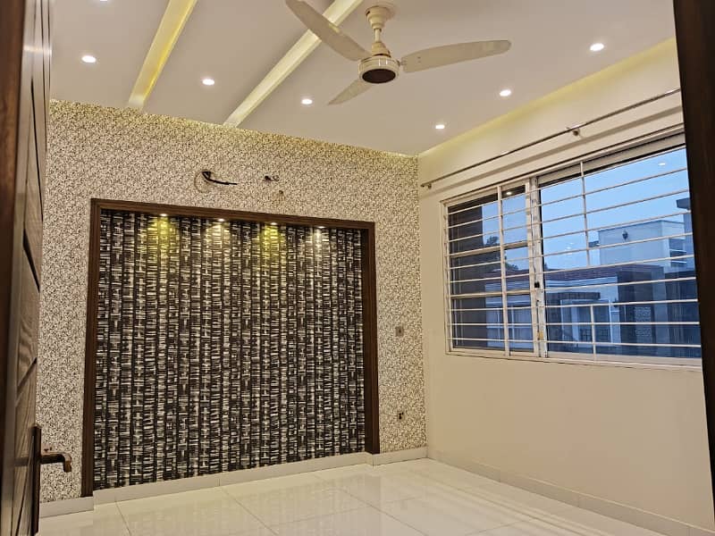 10 MARLA HOUSE AVAILEBAL FOR RENT IN BAHRIA TOWN LAHORE 6