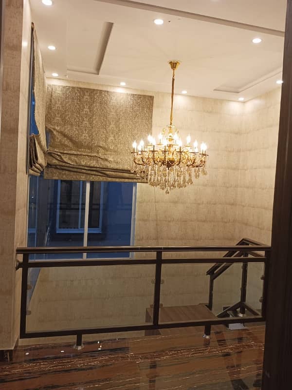 10 MARLA HOUSE AVAILEBAL FOR RENT IN BAHRIA TOWN LAHORE 7