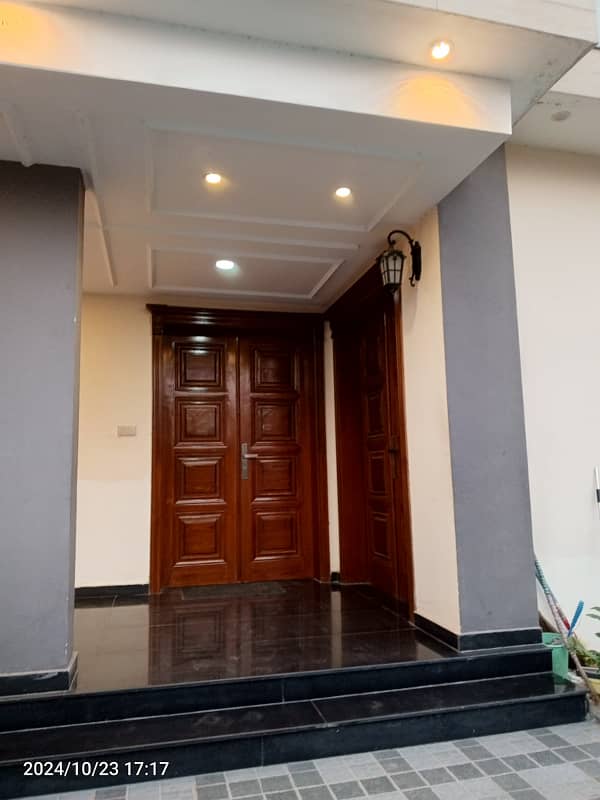 1 KANAL MODERN HOUSE FOR SALE IN NESPAK PH 3, NEAR DEFENCE ROAD. 0