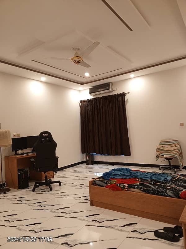 1 KANAL MODERN HOUSE FOR SALE IN NESPAK PH 3, NEAR DEFENCE ROAD. 41