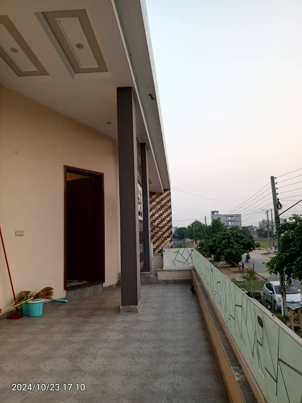 1 KANAL MODERN HOUSE FOR SALE IN NESPAK PH 3, NEAR DEFENCE ROAD. 45