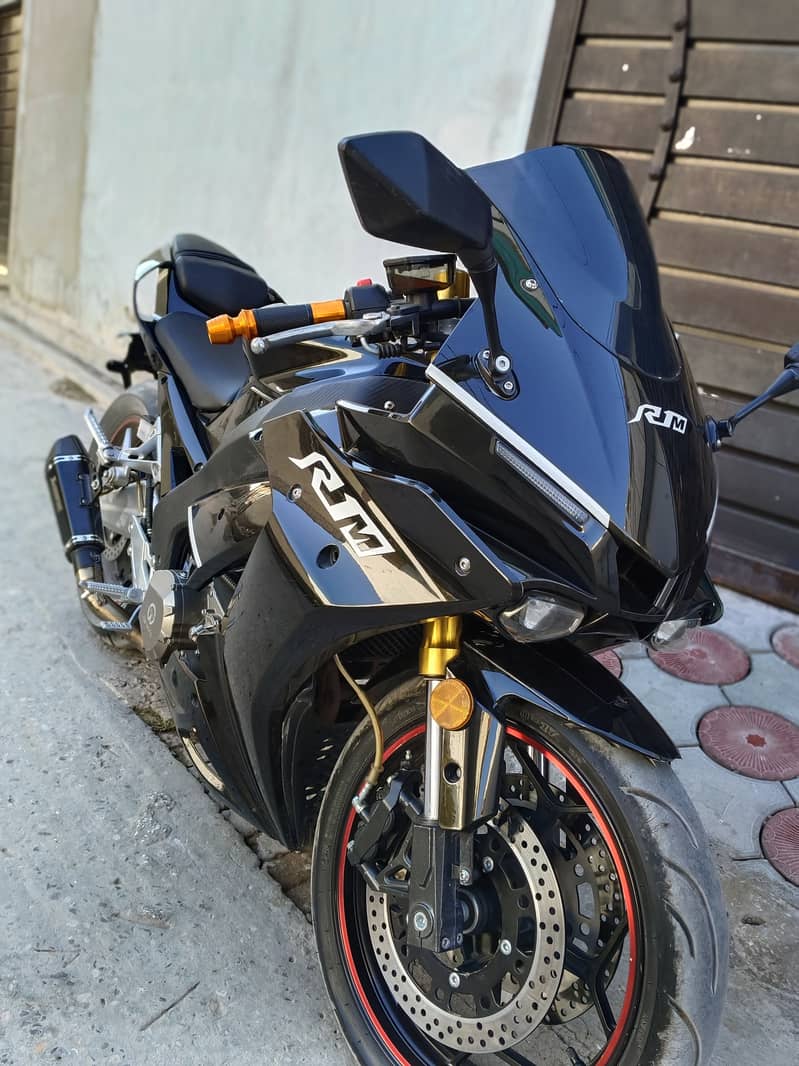 I WANT TO SALE YAMAHA R1M. REPLICA LUCH CONDITION 3