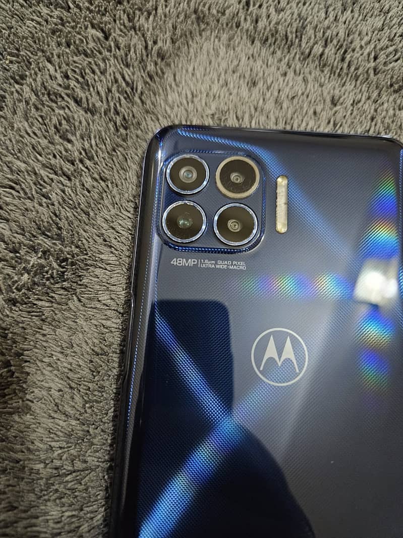 Motorola One 5G UW 1