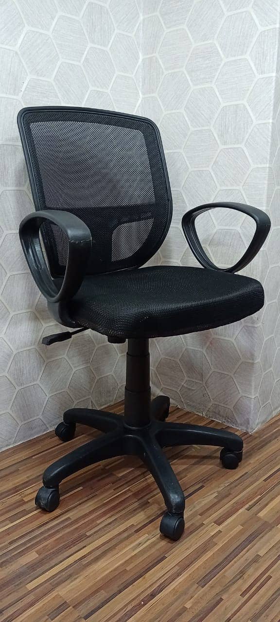 Office revolving chair in karachi/mesh chair/new chair/office chair 19