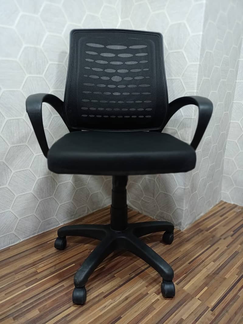 Office revolving chair in karachi/mesh chair/new chair/office chair 6