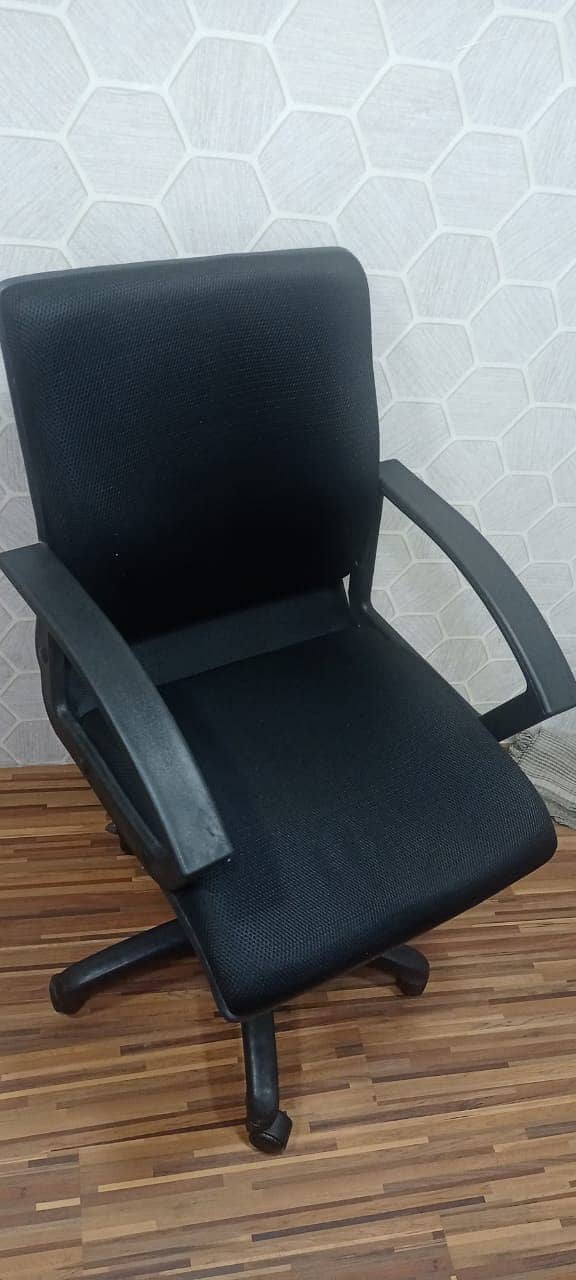 Office revolving chair in karachi/mesh chair/new chair/office chair 7