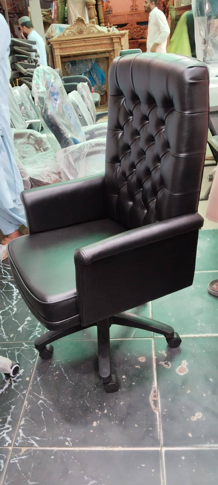 Office revolving chair in karachi/mesh chair/new chair/office chair 10