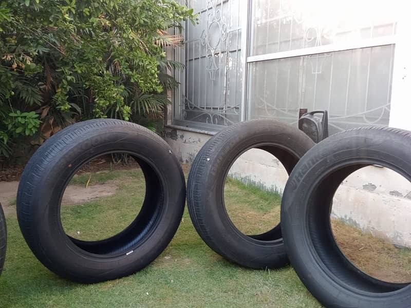 KIA Sorento/ Fortuner/Land Cruiser Tyres 235/60/R18 1