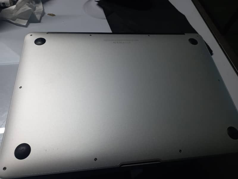 MacBook Air (13 – inches , Early 2015) 4