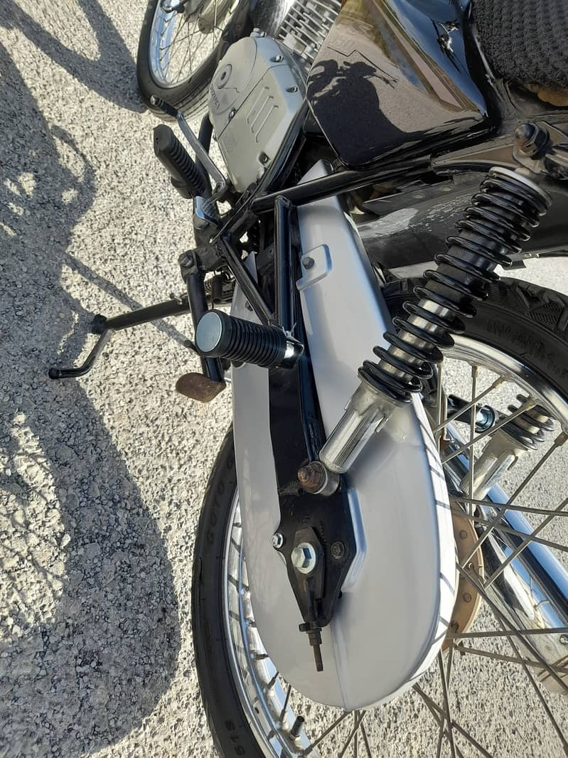 Suzuki GS 150 2018 4