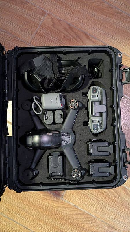 DJI FPV with accessories 0