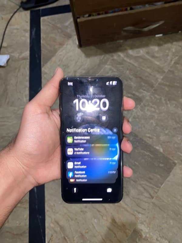 Iphone 11 pro max non pta 10/10 condition water pack 2