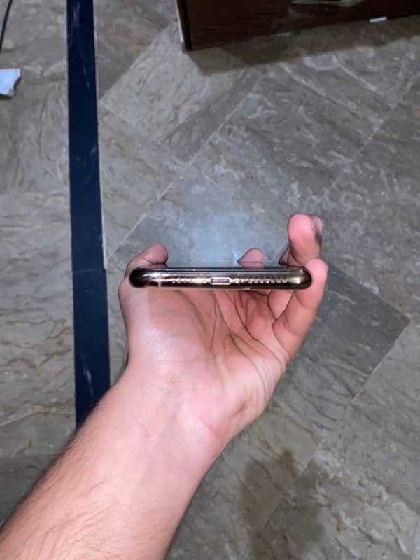 Iphone 11 pro max non pta 10/10 condition water pack 3